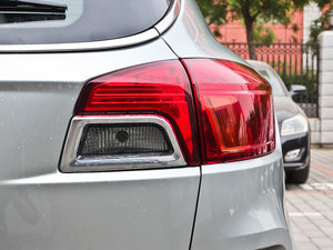 2013款2.0L 自动豪华型 尾灯
