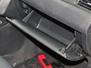 2013款2.0L 自动豪华型 手套箱