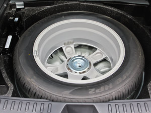 2013款2.0L 自动豪华型 备胎