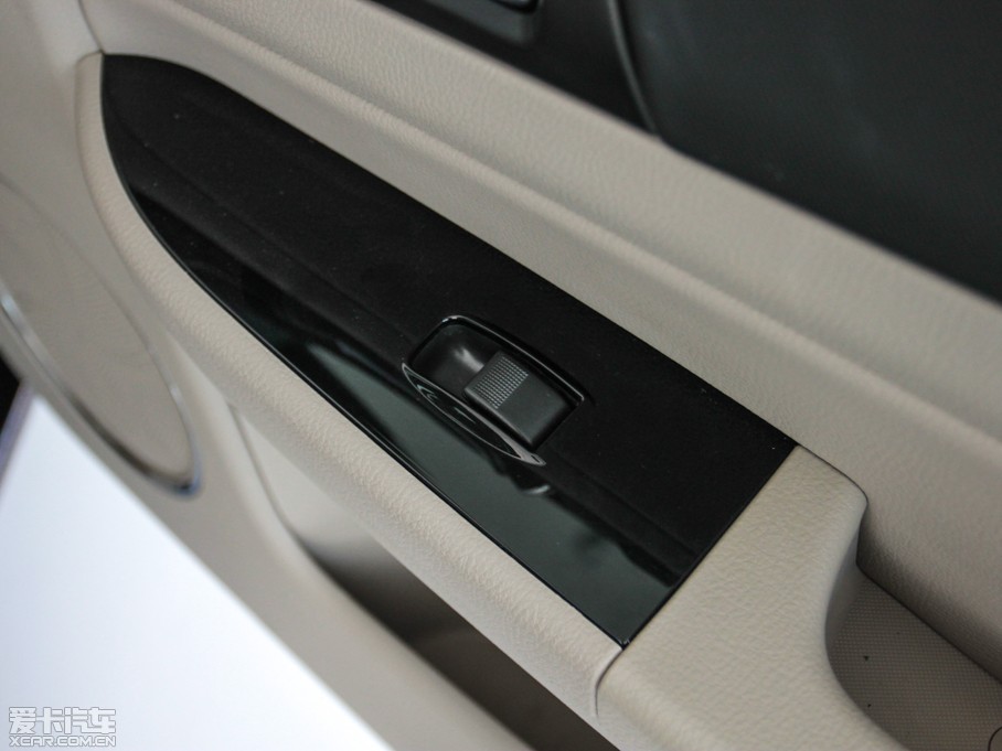 2013��vB50 1.8L �Ԅ�(d��ng)���F��