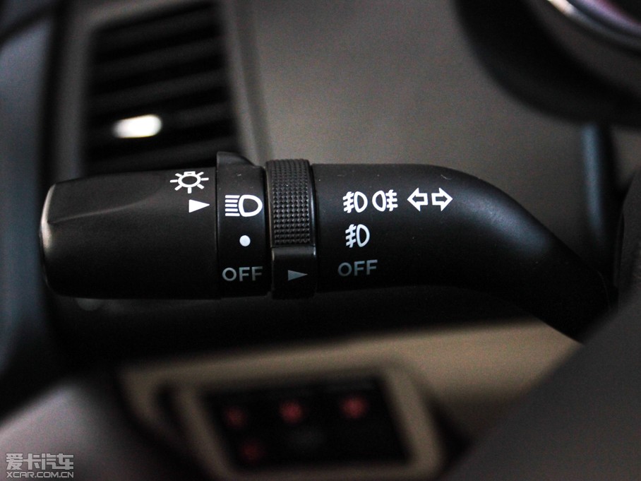 2013��vB50 1.8L �Ԅ����F��