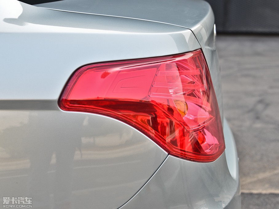 2013��vB50 1.8L �Ԅ����F��