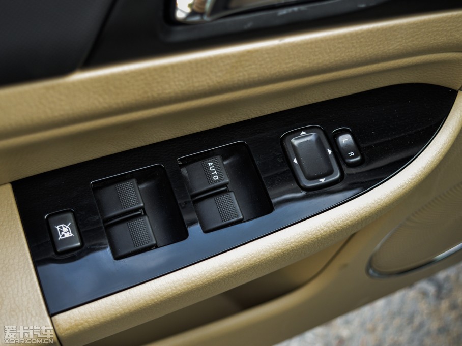 2013��vB50 1.6L �քӺ��A��