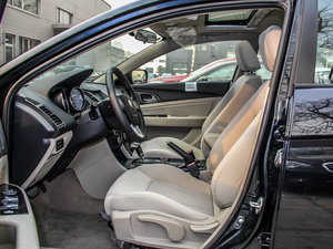 2013款1.6L 自动豪华型 前排空间