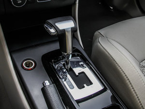 2013款1.6L 自动豪华型 换挡杆