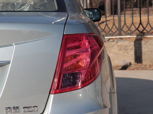 2013款1.8L 自动舒适型 尾灯