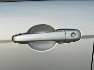 2013款1.6L 手动豪华型 主驾门拉手