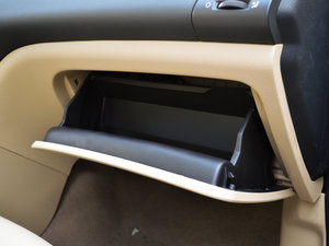 2013款1.6L 手动豪华型 手套箱