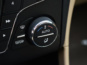 2013款1.6L 手动豪华型 中控区