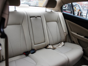 2013款1.6L 手动舒适型 后排座椅