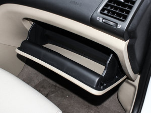 2013款1.6L 手动舒适型 手套箱