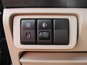 2013款1.6L 手动尊贵型 空间座椅