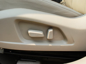 2013款1.6L 手动尊贵型 主驾驶座椅调节