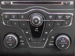 2013款1.6L 手动尊贵型 音响调节