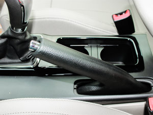 2013款1.6L 手动尊贵型 驻车制动器