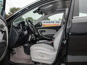 2015款2.0L 自动豪华型 前排空间