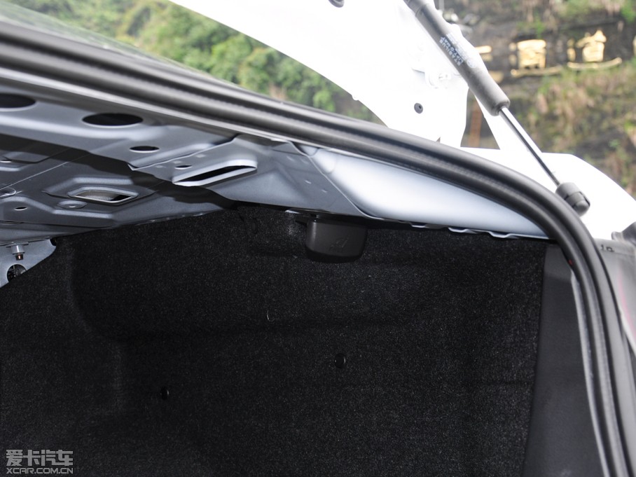 2014vB70 1.8T Ԅ\F