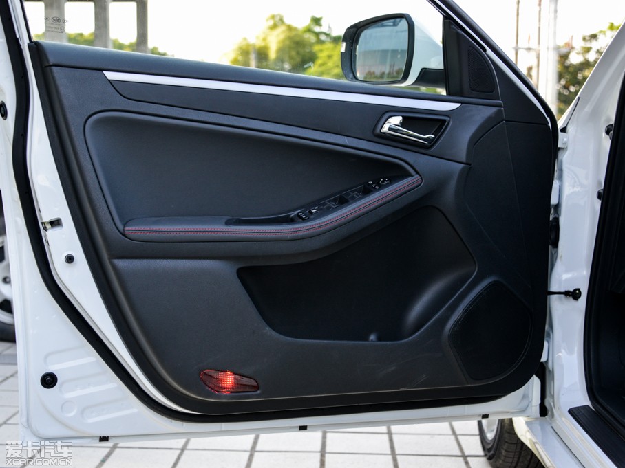 2014vB70 2.0L քӺA