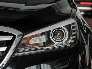 2014款1.8T 自动豪华型 大灯