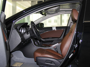 2014款1.8T 自动豪华型 前排空间