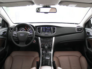 2014款1.8T 自动豪华型 内饰全景