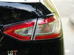 2014款1.8T 自动尊贵型 尾灯