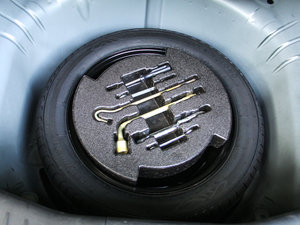 2014款1.8T 自动尊贵型 备胎