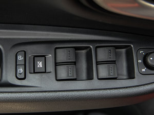 2016款1.6L 手动豪华型 主驾车窗控制区	