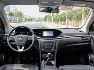 2016款1.6L 手动豪华型 内饰全景