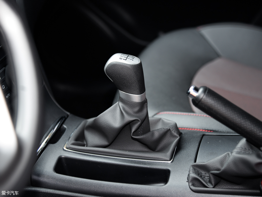 奔騰2016款奔騰B70