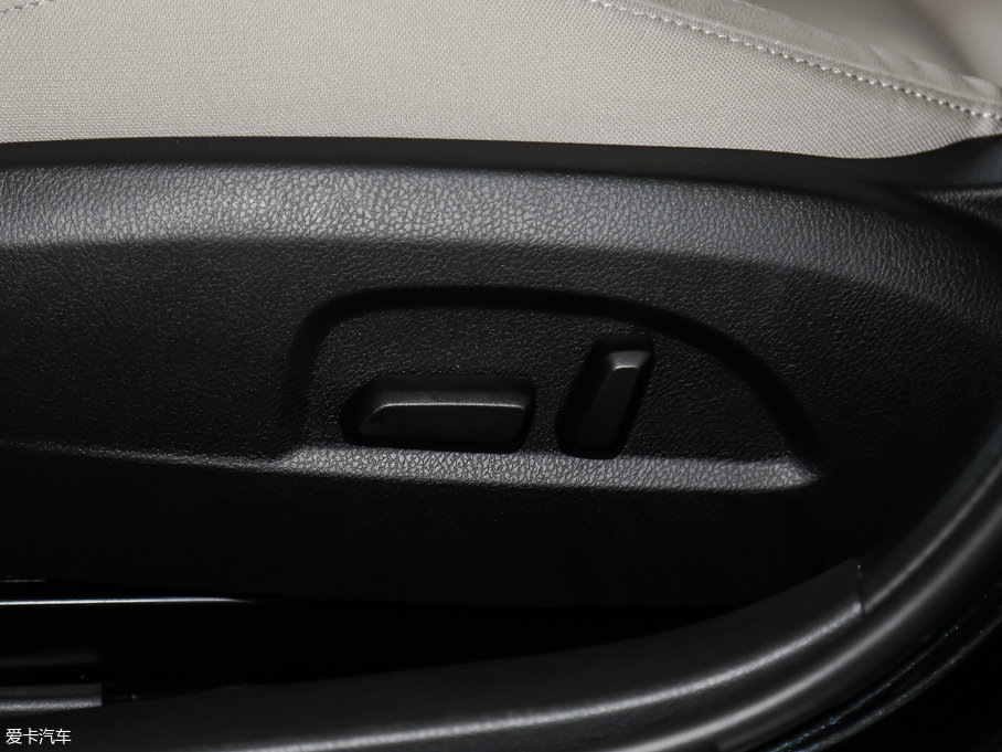 2016vB70 2.0L Ԅ(dng)A