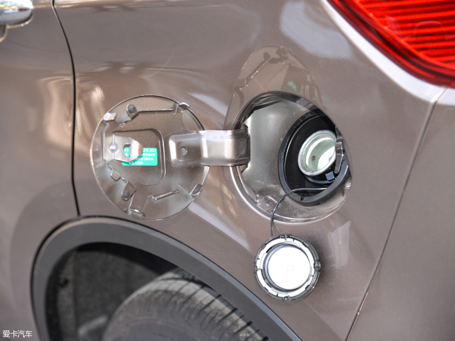 2016��vX80 2.0L �ԄӺ��A��