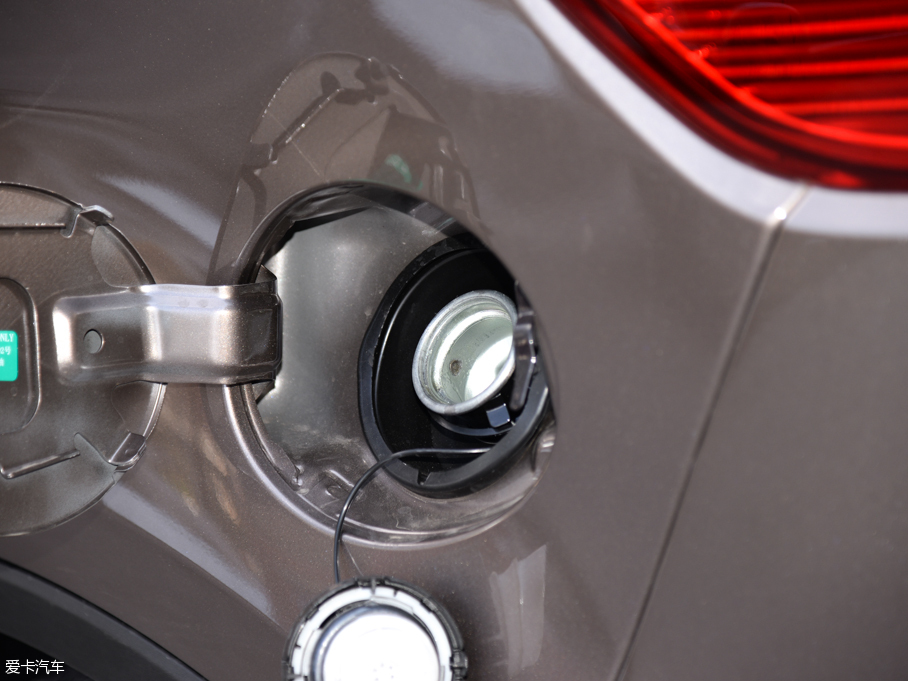 2016��vX80 2.0L �ԄӺ��A��