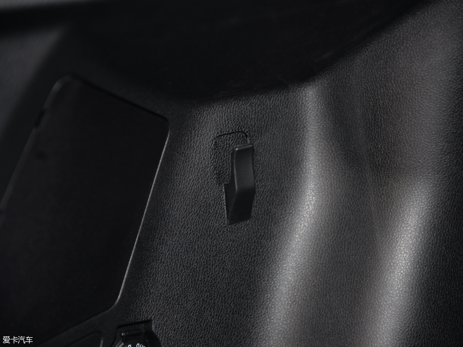 2016vX80 2.0L Ԅ(dng)A