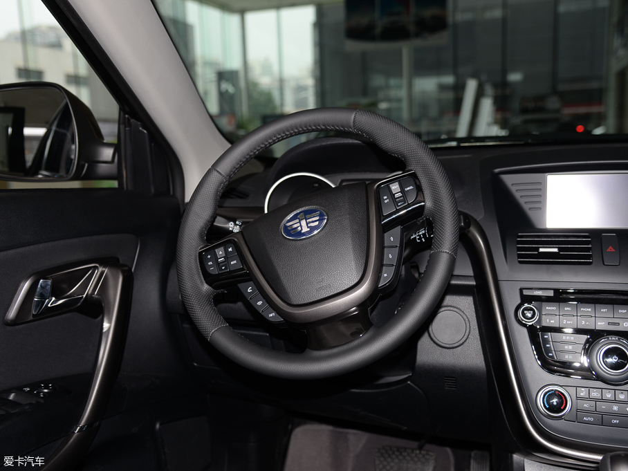 2016��vX80 1.8T �ԄӺ��A��