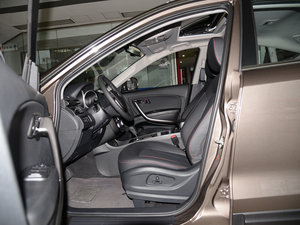 2016款1.8T 自动豪华型 前排空间