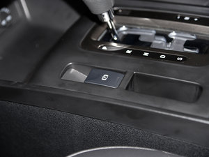 2016款1.8T 自动豪华型 驻车制动器