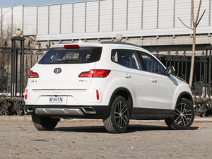 2017款1.6L 自动尊贵型 整体外观