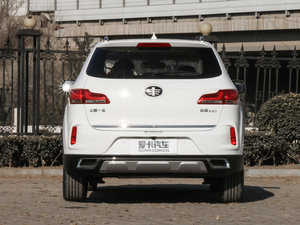 2017款1.6L 自动尊贵型 正后	