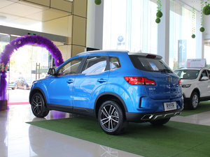 2017款1.6L 手动豪华型 左后45度