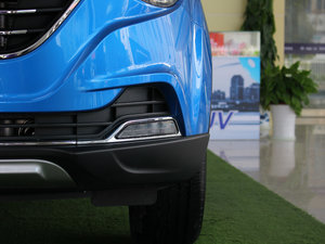 2017款1.6L 手动豪华型 前雾灯