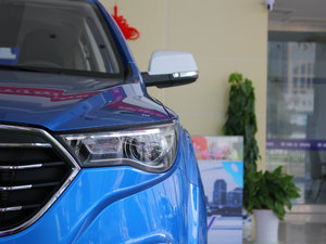 2017款1.6L 手动豪华型 大灯