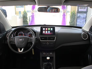 2017款1.6L 手动豪华型 内饰全景