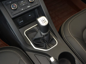 2017款1.6L 手动舒适型 换挡杆