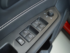 2017款1.6L 自动尊享型 主驾车窗控制区	