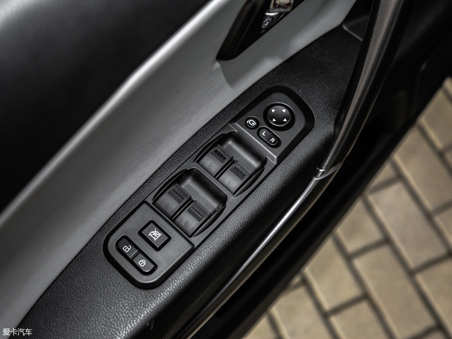 2017vX80 1.8T Ԅ(dng)A