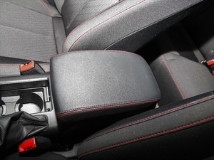 2018款2.0L 自动互联智享型 中央扶手箱