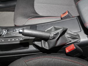2018款2.0L 自动互联智享型 驻车制动器