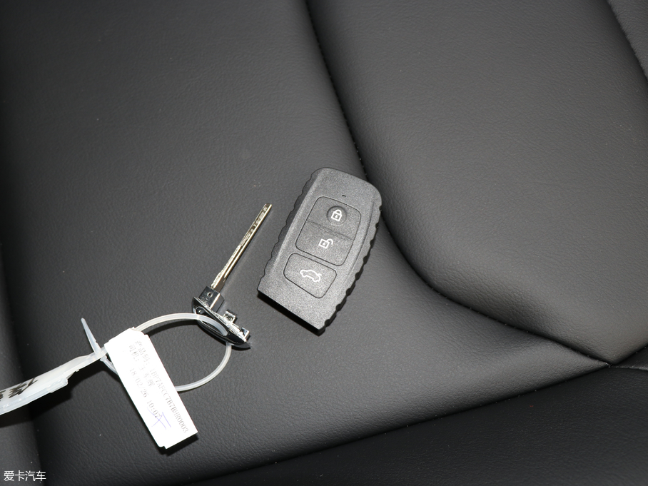 2018��vX40 �W�t�� 1.6L �ԄӺ��A��