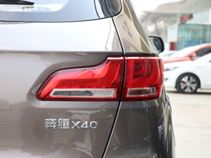 2018款网红版 1.6L 自动豪华型 尾灯